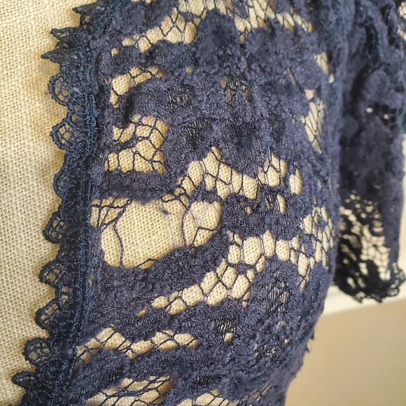 MUDD | Women's muted blue lace v-neck layering top. Size small. - Picture 6 of 6